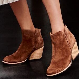 NWOB Kork Ease Chandra Leather Suede Bootie Ankle Boot Brown